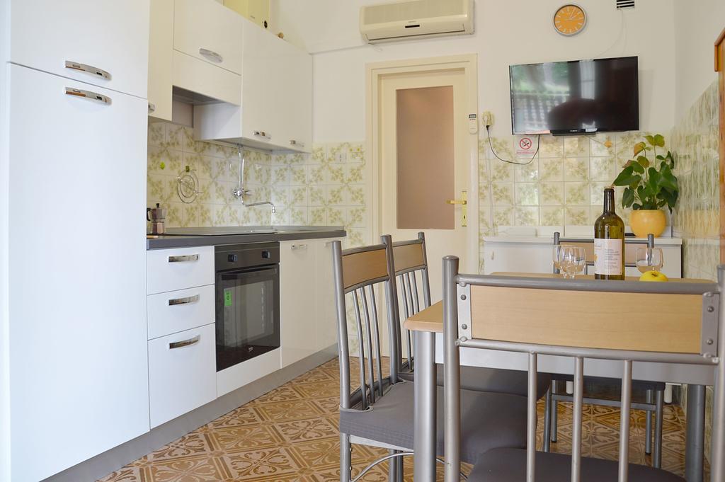 Giardino Apartment Umag Exterior photo